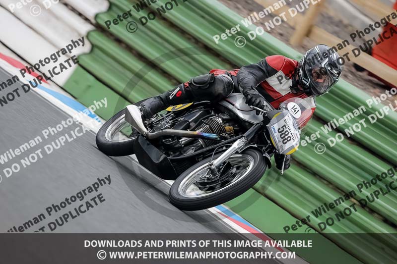 Vintage motorcycle club;eventdigitalimages;mallory park;mallory park trackday photographs;no limits trackdays;peter wileman photography;trackday digital images;trackday photos;vmcc festival 1000 bikes photographs